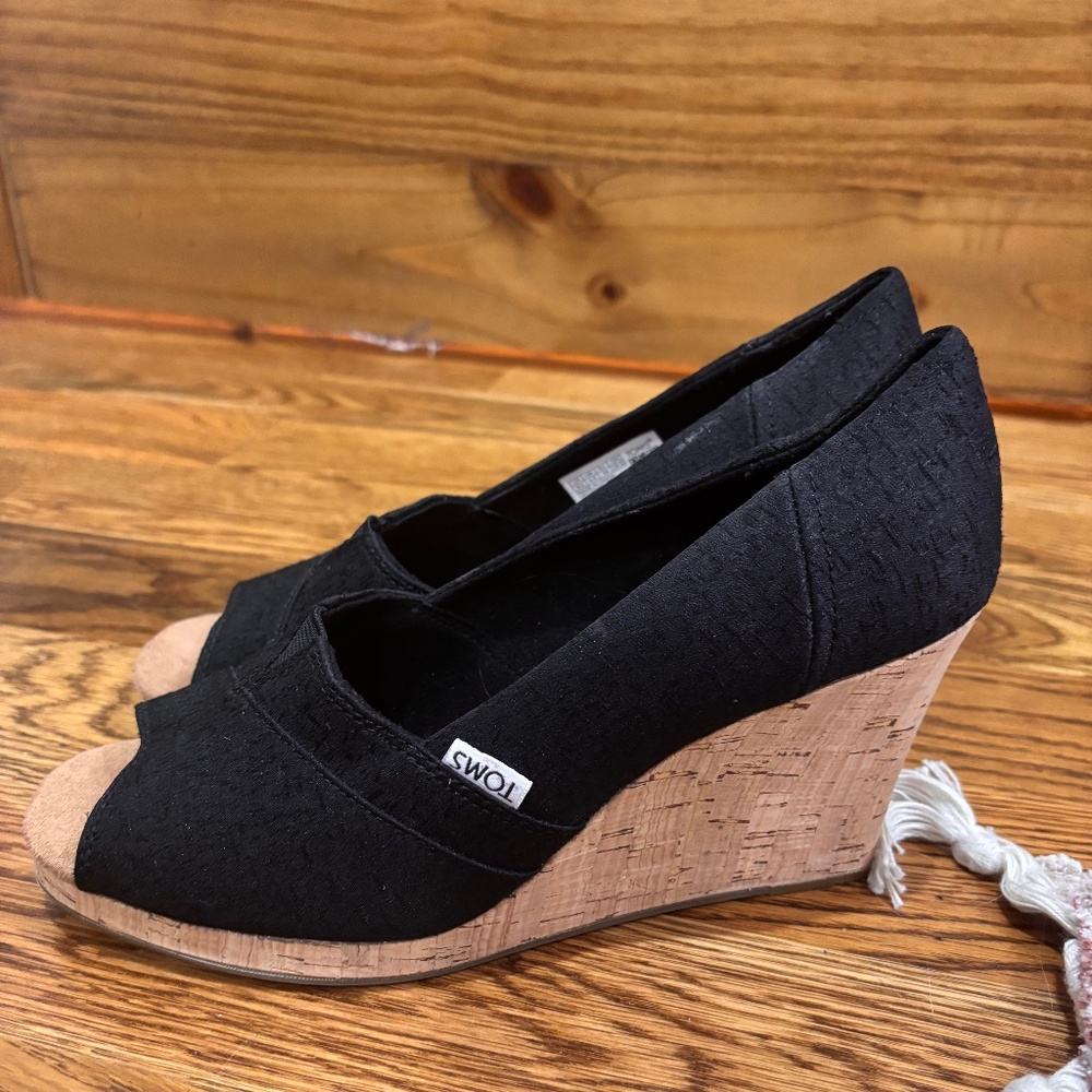 Tom’s Classic Wedge Sandal in Black